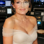 Sarah Palin In G-STRlNG Shows Off Her Huge Size, Take a Look 📸