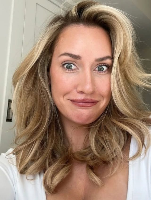 She Chose The Wrong Bikini For Beach And It’s A Feast For Your Eyeballs | Paige Spiranac