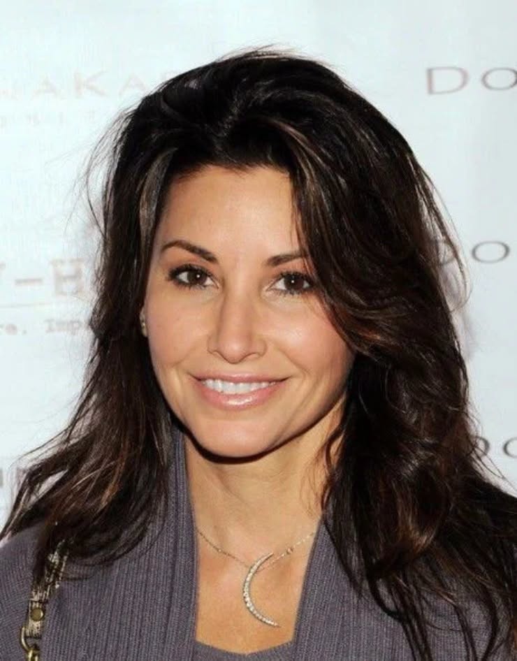 Gina Gershon: TOPLESS Huge Size Will Make You Look Twice, Try Not To Drool